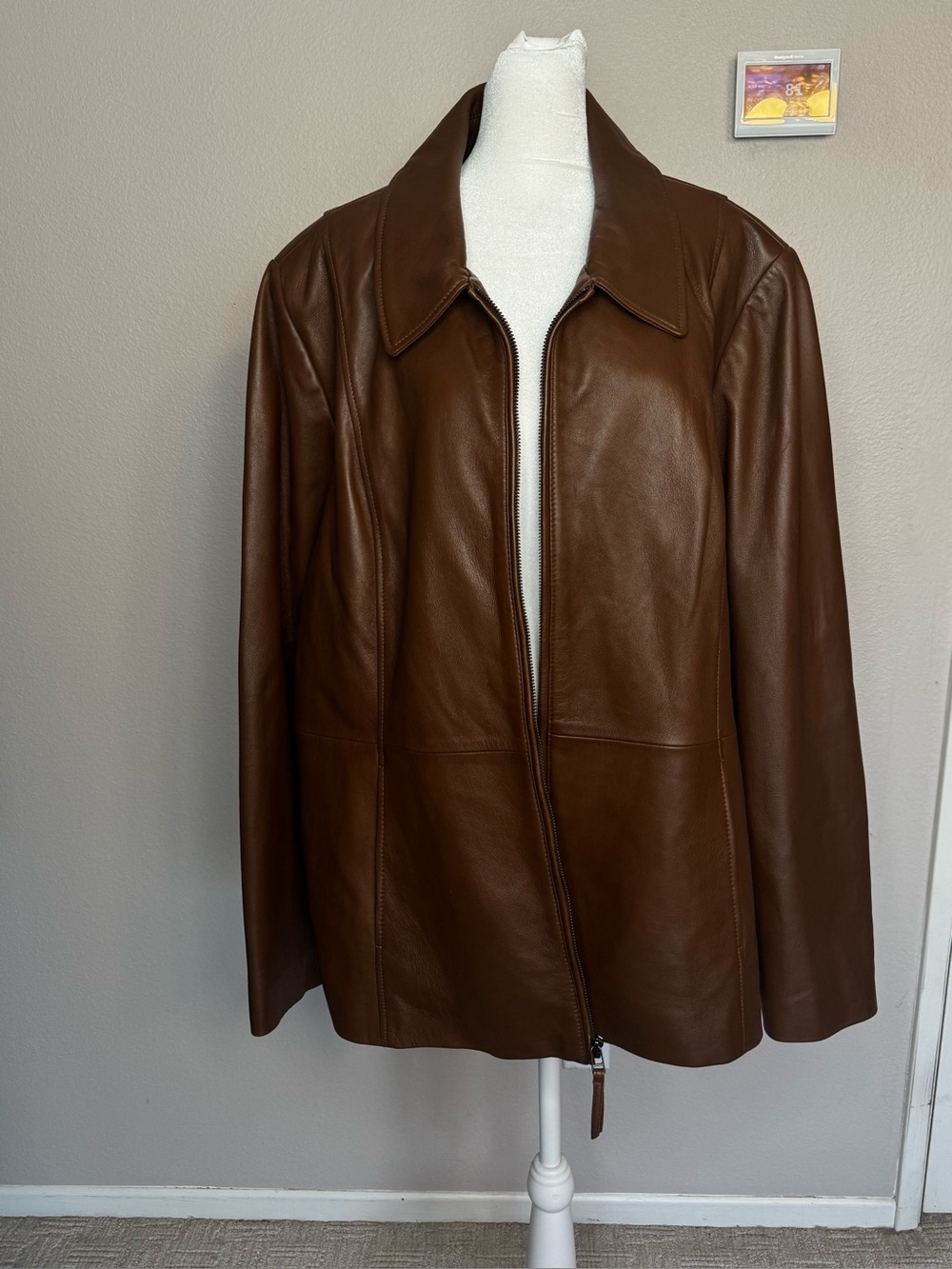 Investments Woman Brown Leather Zip Jacket. 3X